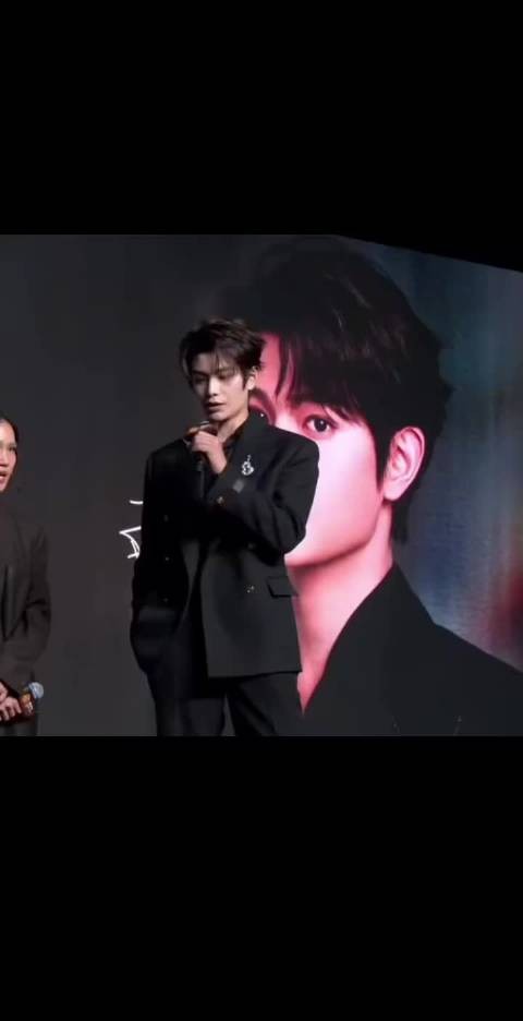 丁禹兮wetv英文发言吐字流利清晰,不看字幕也能听得懂