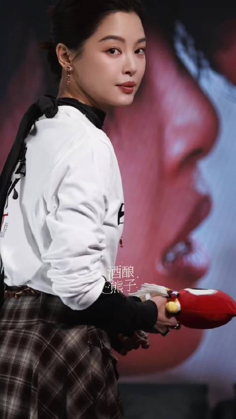 好美好美好美的回眸啊,辛芷蕾你美