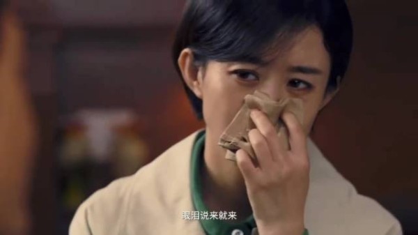 哎哟喂！这也没人告诉我这是一部喜剧啊，家人们！这绝对是一部超绝的年代剧