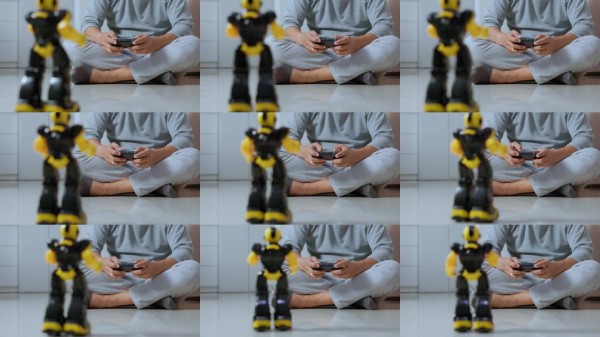 放松的男人在操控一个色彩斑斓的机器人玩具,营造出现代科技、童年乐趣和室内娱乐的场景。