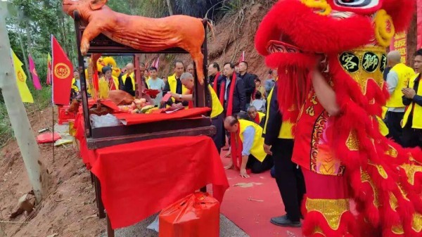 【邓氏祭祖】广东，江西，湖南，广西等地信公后裔进行秋祭信公、陈婆太、萧婆太活动