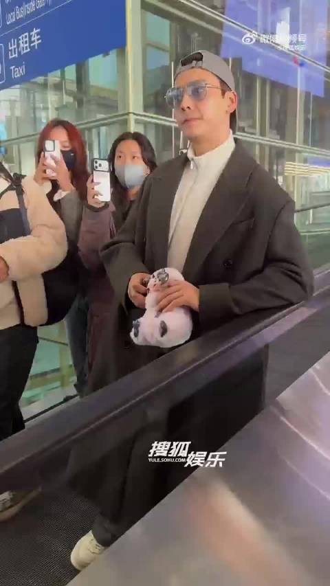 陈伟霆抵京让粉丝修图,期待节目播出
