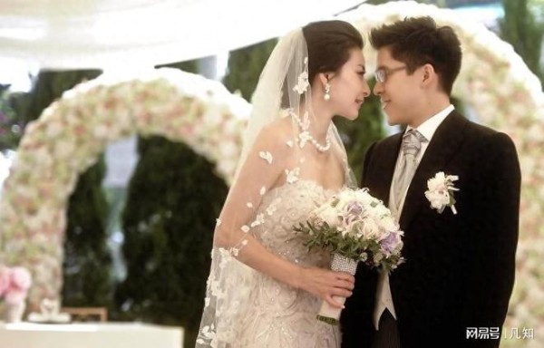 实至名归!结婚13年,郭晶晶再次迎来喜讯,原来霍震霆当年没说错