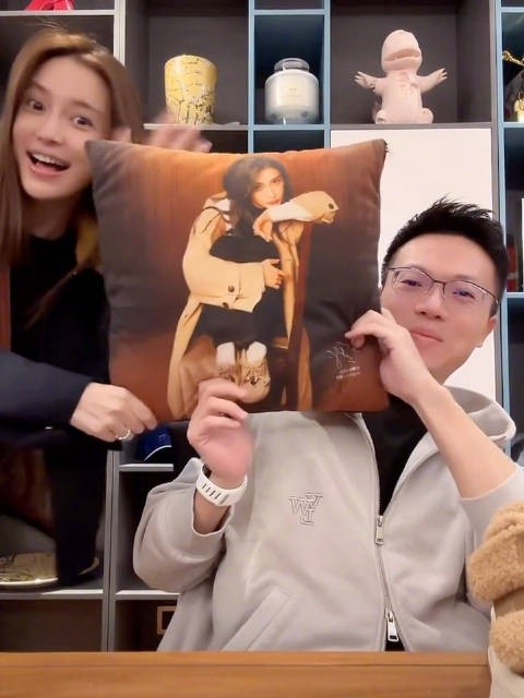 原来晚睡就能看到新鲜的baby！素颜状态也这么好