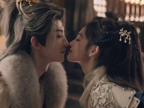 哇塞太甜了!梵云飞找厉雪扬要亲亲,结果俩人亲了之后都害羞了!