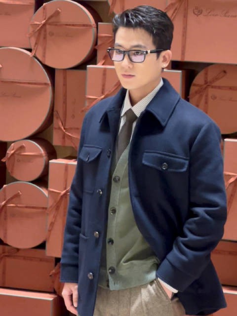 欧豪老干部造型亮相,转身惊艳如神降临