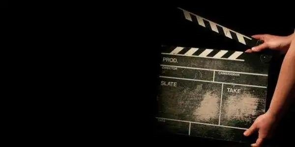 央视网评:看剧不用费脑子?警惕影视剧的低智化倾向