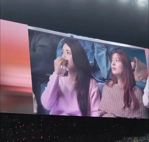 赵露思在生日音乐会上数次落泪,现场表白粉丝,工作室官宣回归与原经纪公司解约成功