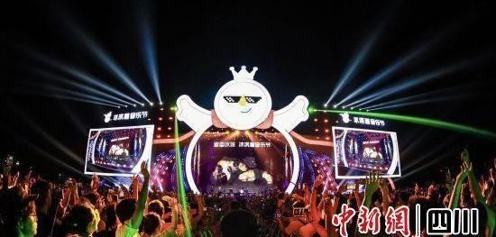 蜜雪冰城冰淇淋音乐节落定成都，打造吃、喝、玩、乐嘉年华