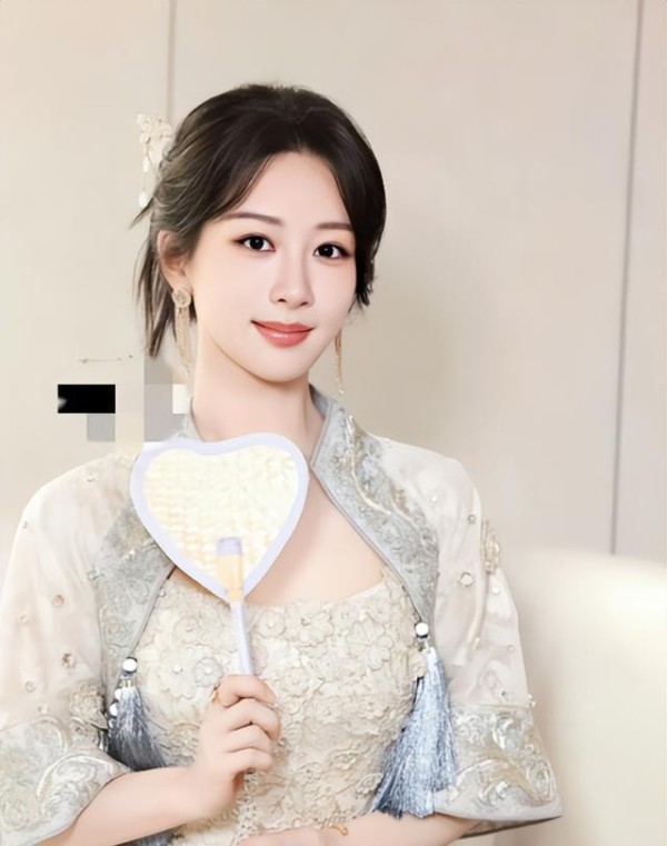 生日聚会揭示32岁杨紫圈内地位，李现一句话真相尽显