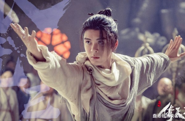 虚竹晚年收下一徒，那人亦正亦邪，他一出手，张无忌也佩服不已