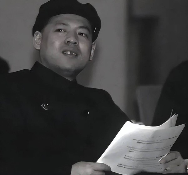 1996年姚文元出狱，却向组织提2个要求，其中一个被一口回绝