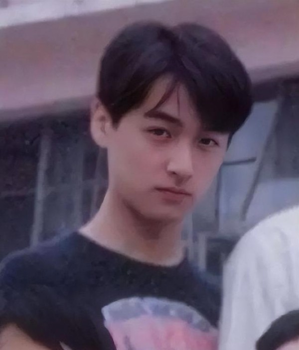 被传患肺癌住院8个月后，43岁胡歌近况曝光，再次警示中年人