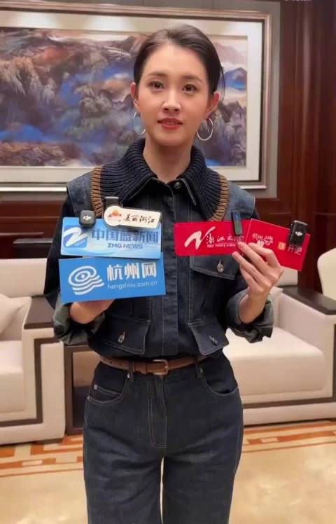 郭宇欣回应穿同一条裙子三次，称换装不便且倍感荣幸