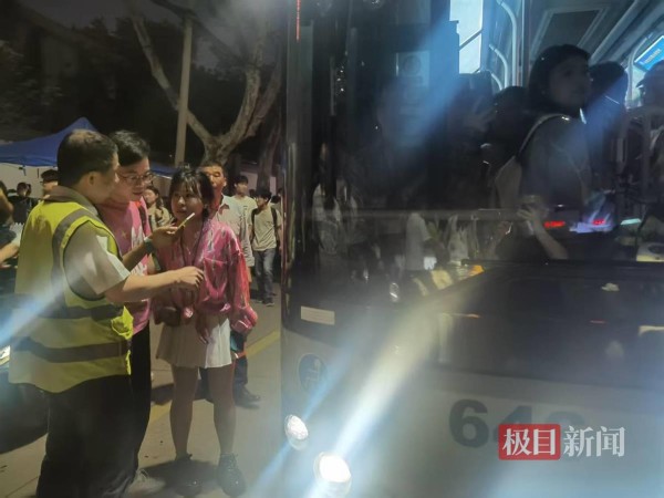 音乐节散场不用愁！武汉公交开通2条深夜摆渡专线，助您畅行无忧