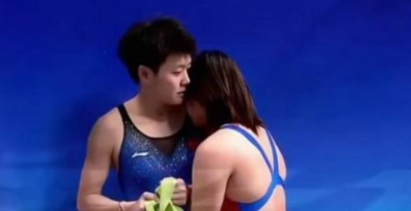 全红婵这一“靠”让人重新审视友谊