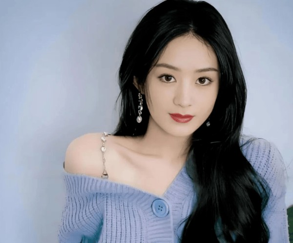 面相都变了，直播被批太拧巴，38岁的赵丽颖近况曝出，风光不再