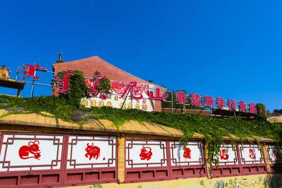 能吃能玩能逛能买！欢迎走进莫尼山非遗小镇