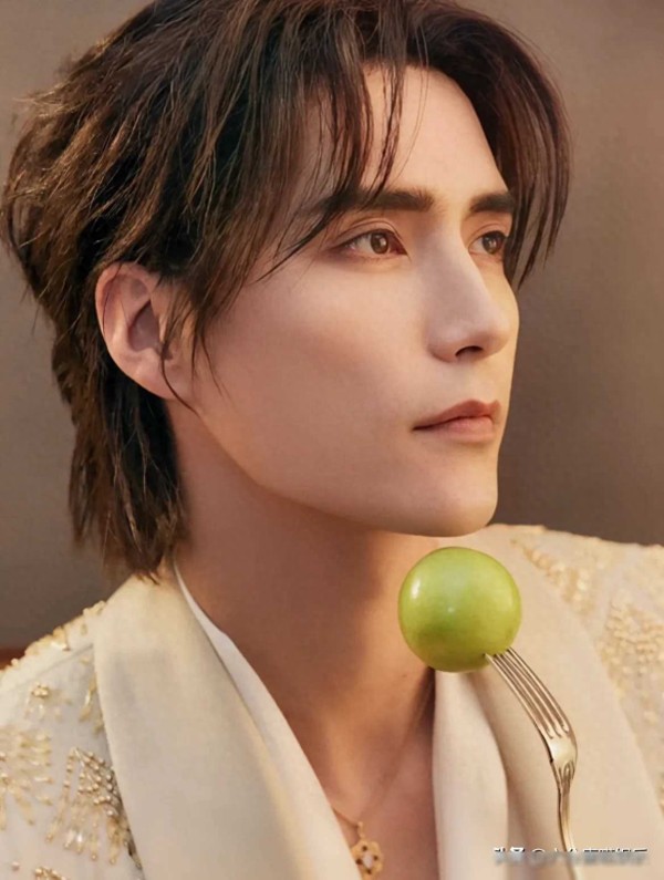 近日，音乐艺人阿云嘎卷入了一场备受关注的绯闻，引起...