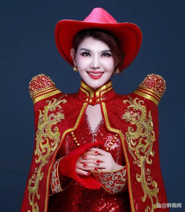 女歌星乌兰图雅被曝与乐队贝斯手关系暧昧,聊天曝光,网传男方出轨、家暴