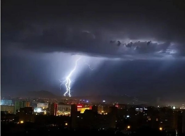【应急科普】雷雨天气注意事项：十个安全事项及防汛自救知识