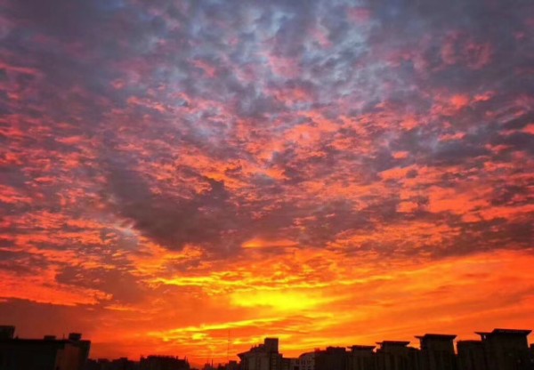 为什么说“朝霞不出门 晚霞行千里”