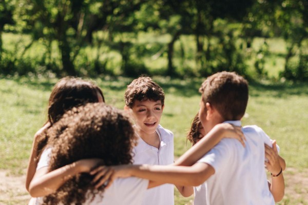 孩子的社交成长之旅：探索与乐趣并存