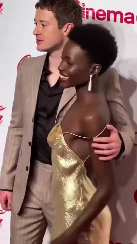 男明星的绅士举止在外网火了，这种视频就该不管在哪都火