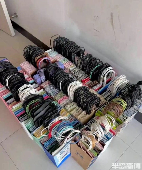 一代人有一代人的“破烂”？奶茶袋联名款炒至百元