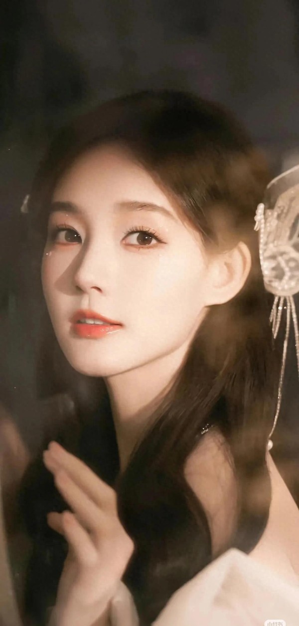 娱乐圈女星热度新排名,杨紫竟只排第二,李沁也入围