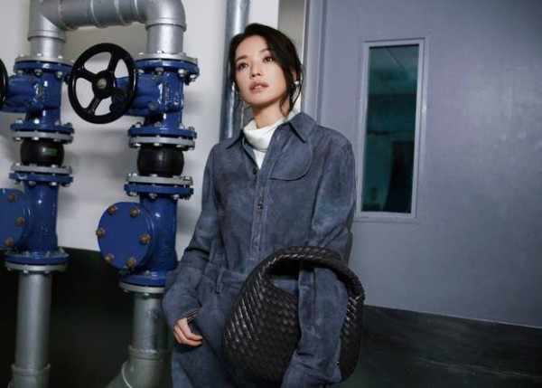 舒淇废土机械风造型酷飒十足。