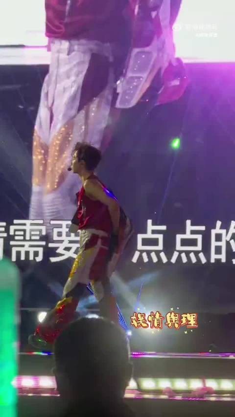 看完终于理解什么叫“视觉系主唱”！