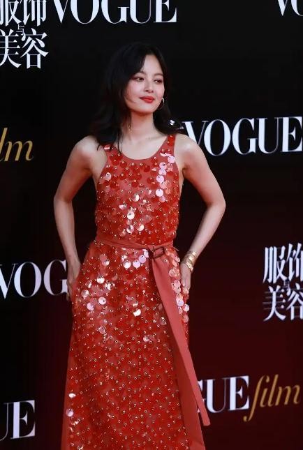 辛芷蕾拿影后 VOGUE主编评论区沦陷