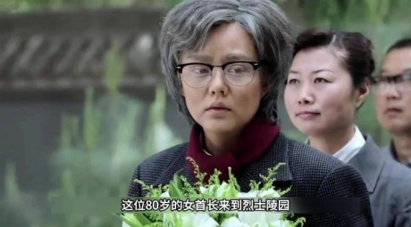80岁女首长陵园祭奠偶遇扫地亡夫,半世纪后重逢