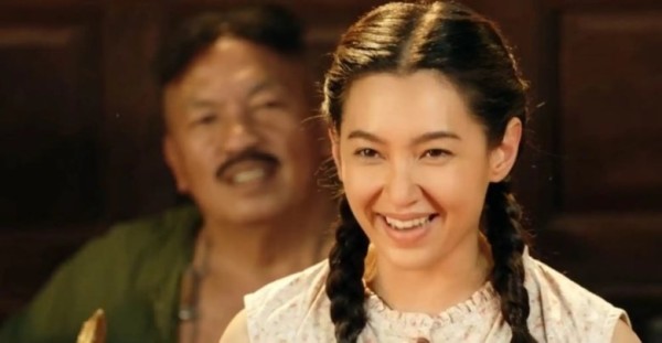 Bella Ranee主演的电影《อีเรียมซิ่ง(E-Riam Sing)》创收2亿泰铢，使泰国电影业重焕新生，Bella也因此被成为”国民E-Riam“。（图片来源：สมาคมนักข่าวบันเทิง）