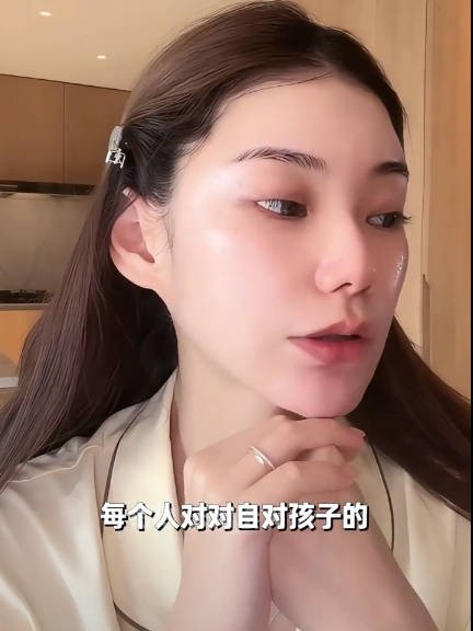大S去世后马筱梅多次被拍带孩子出行