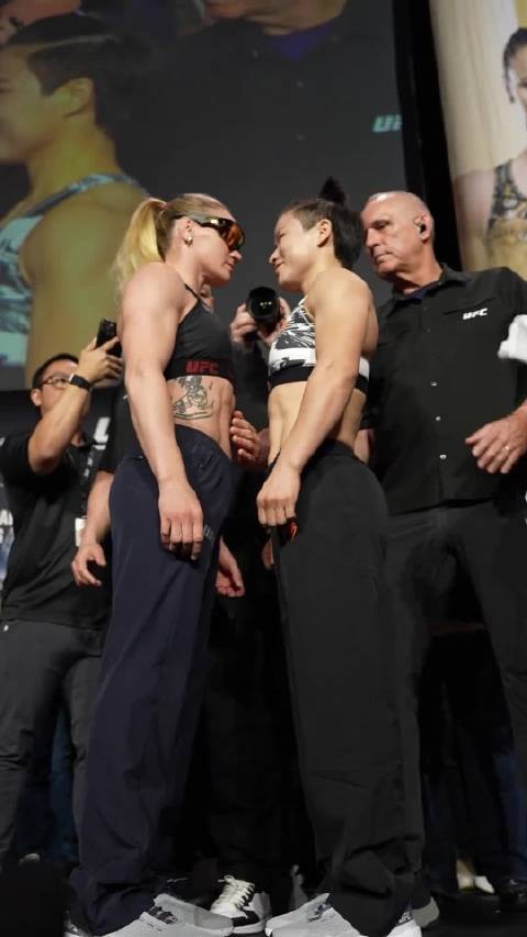 张伟丽称重对视舍甫琴科,UFC322蝇量级冠军战16日打响