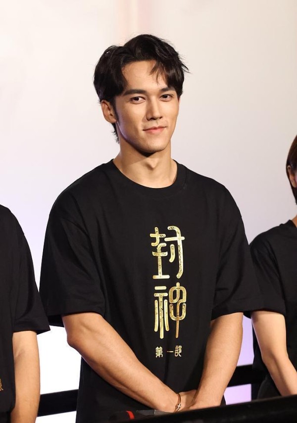 明星大片,今晚燃爆荧屏!