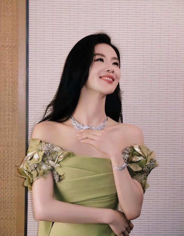 明星大片:杨紫、林更新等齐聚一堂