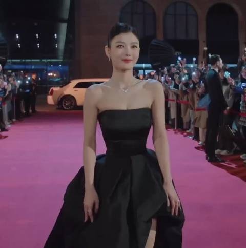 她长得真的很符合中国珠圆玉润的面相