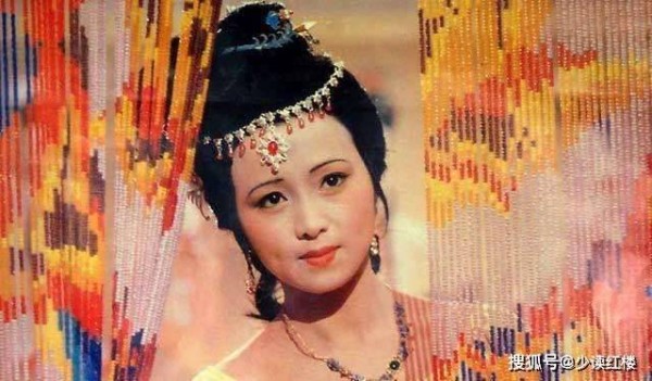 红楼梦:秦可卿的奢华葬礼,照见贾府众生相