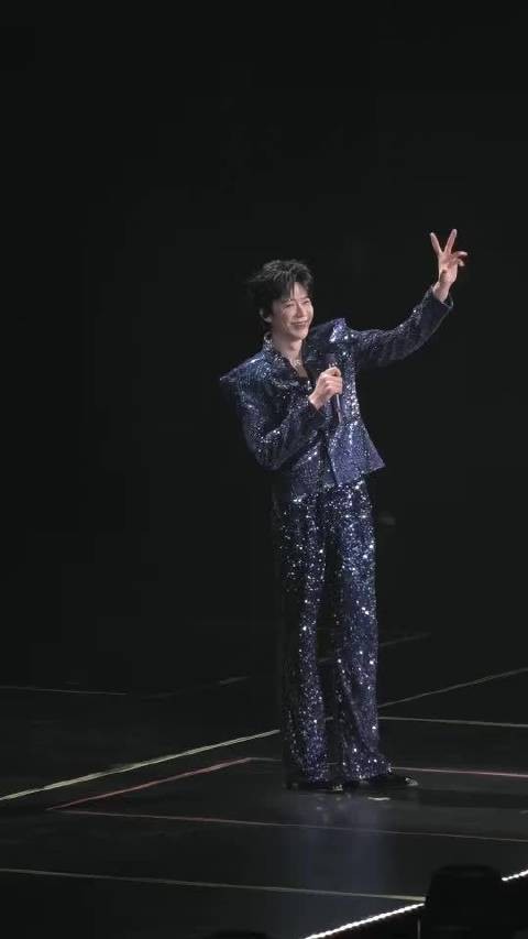 今天五棵松人好多啊 场外还有好多没票的吧