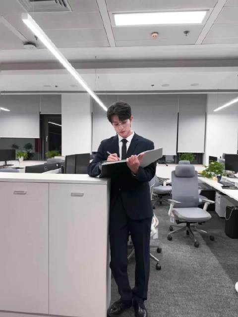 高秘的看书幻想