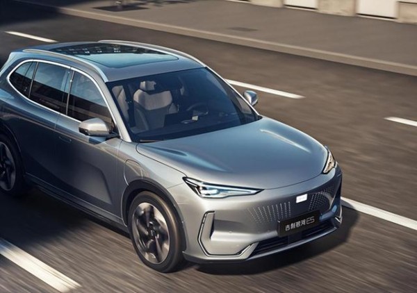 12万起!吉利银河E5:高端性能,亲民价?新能源车市性价比之王?-有驾