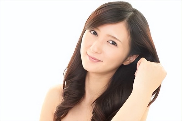 黄瓜敷脸,多喝蜂蜜水,教你4个美容小技巧,让你的皮肤光洁无瑕