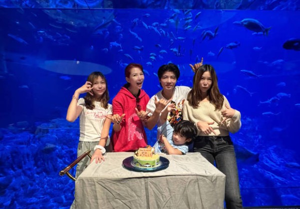 蔡少芬晒全家福为6岁儿子庆生!一家五口和睦美满