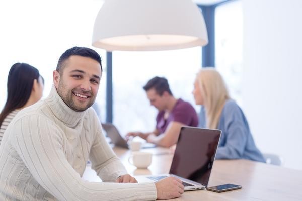 男朋友升职加薪：职场智慧与情感关系的微妙平衡 图2