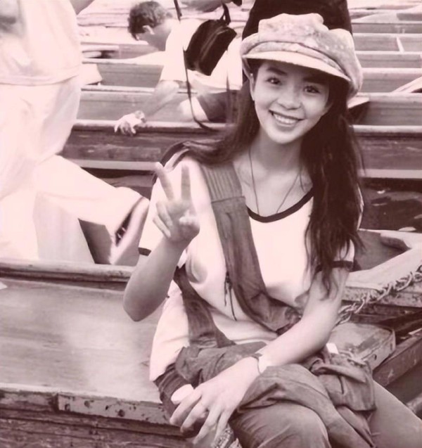 52岁央视主持人朱迅近况曝光,生命终将结束,为何不勇敢面对生命?