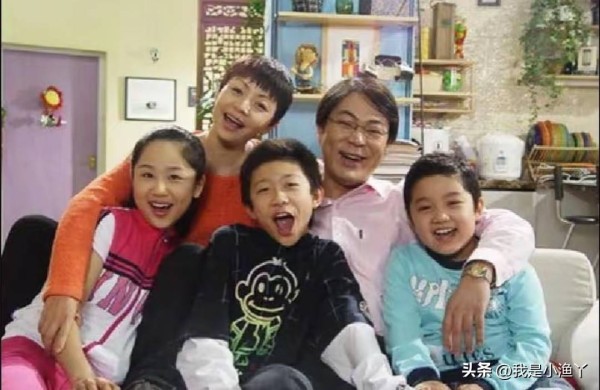 张一山主演话剧《一地鸡毛》分饰15个角色,宋丹丹感动到哭