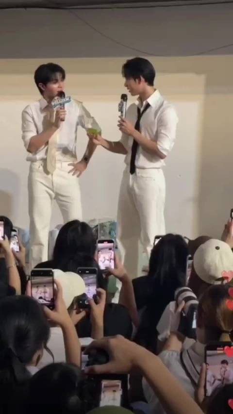 威廉自曝朋友少难凑足球队,圣诞邀约引共鸣